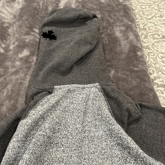 Roots Sweatshirt, size XS - Picture 3 of 5